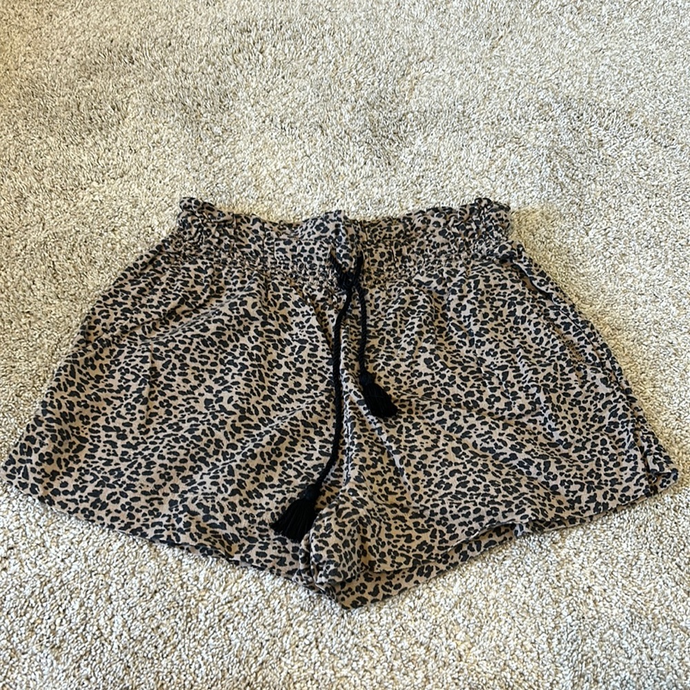 Linen blend tassel shorts